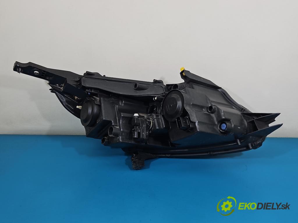 Peugeot 2008 I 2013-2019 1.2 12V 131 HP manual 96 kW 1199 cm3 5- Reflektor: ľavý 9825313980 (Kľučka dverí ostatné)