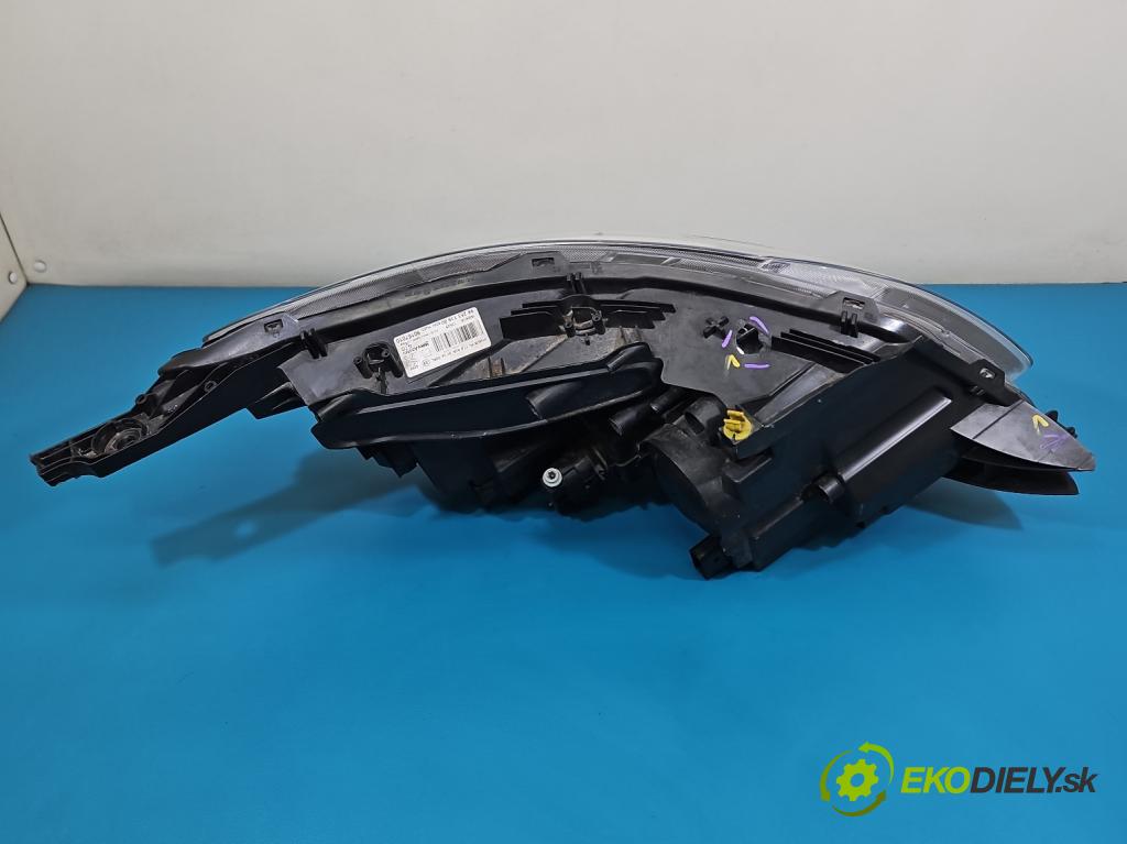 Peugeot 2008 I 2013-2019 1.2 12V 131 HP manual 96 kW 1199 cm3 5- Reflektor: ľavý 9825313980 (Kľučka dverí ostatné)