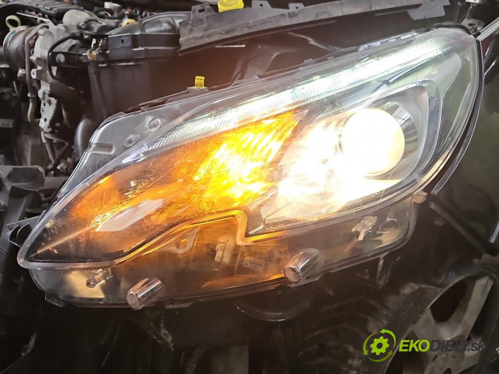 Peugeot 2008 I 2013-2019 1.2 12V 131 HP manual 96 kW 1199 cm3 5- Reflektor: ľavý 9825313980 (Kľučka dverí ostatné)