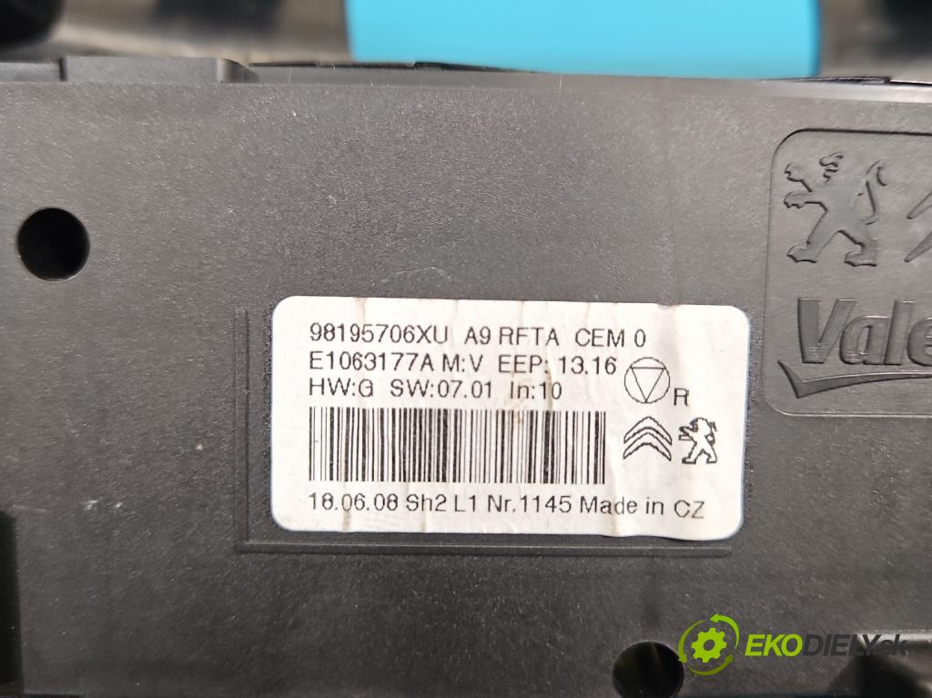 Peugeot 2008 I 2013-2019 1.2 12V 131 HP manual 96 kW 1199 cm3 5- panel kúrenia 98195706XU