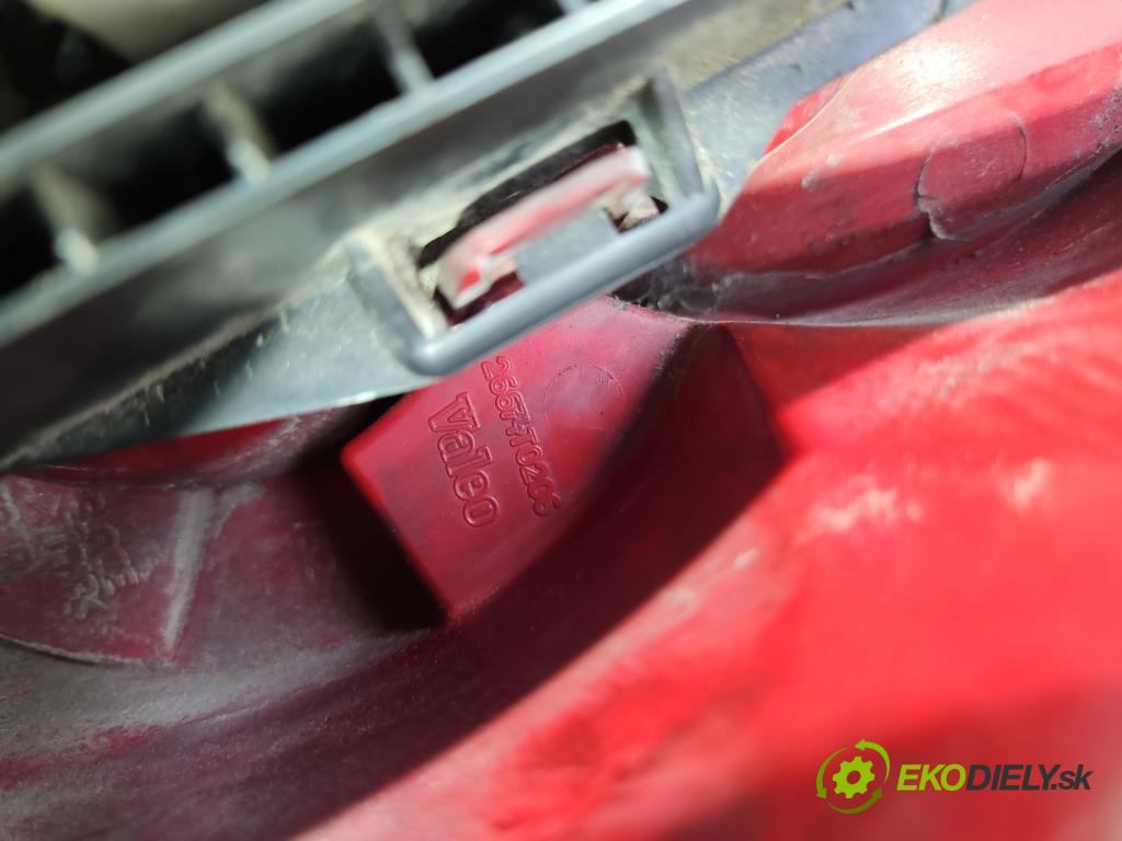 Peugeot 307 2.0 hdi 109 HP manual 80 kW 1997 cm3 5- svetlo / reflektor zadné ľavé  (Kľučka dverí ostatné)