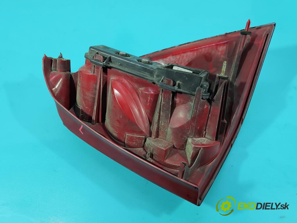 Peugeot 307 2.0 hdi 109 HP manual 80 kW 1997 cm3 5- svetlo / reflektor zadné ľavé  (Kľučka dverí ostatné)