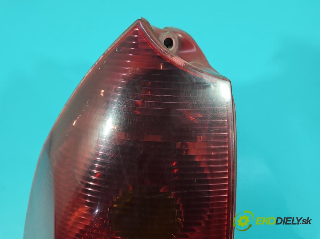 Peugeot 307 2.0 hdi 109 HP manual 80 kW 1997 cm3 5- svetlo / reflektor zadné ľavé  (Kľučka dverí ostatné)