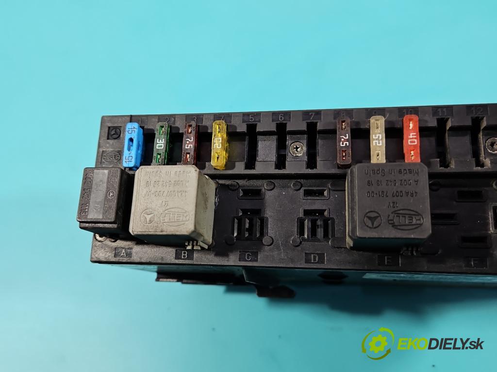 Mercedes C W203 2000-2007 1.8 kompressor 143 hp manual 105 kW 1796 cm3 4- skříňka pojistková 2035451801 (Pojistková skříňka)