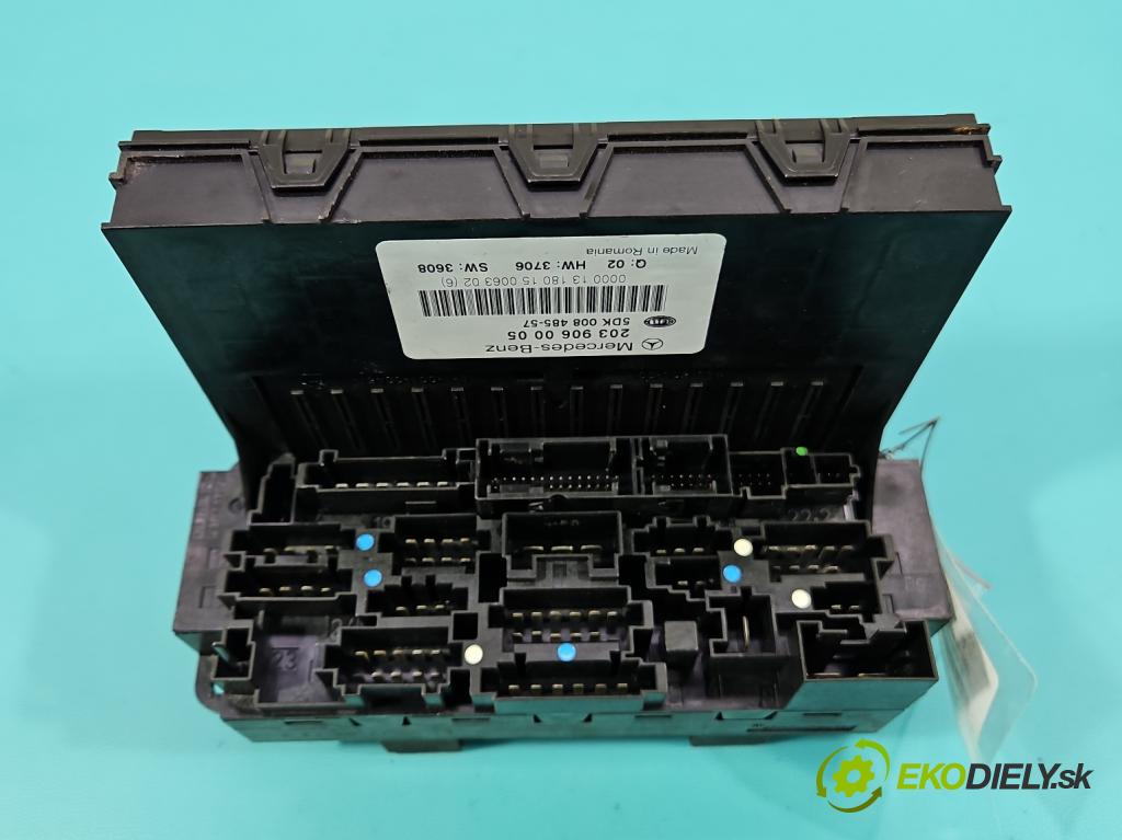 Mercedes C W203 2000-2007 1.8 kompressor 143 hp manual 105 kW 1796 cm3 4- skříňka pojistková 2039060005 (Pojistková skříňka)