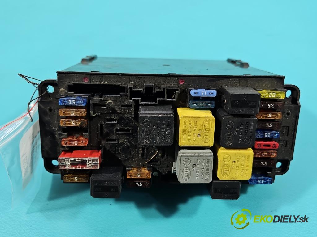 Mercedes C W203 2000-2007 1.8 kompressor 143 hp manual 105 kW 1796 cm3 4- skříňka pojistková 2039060005 (Pojistková skříňka)