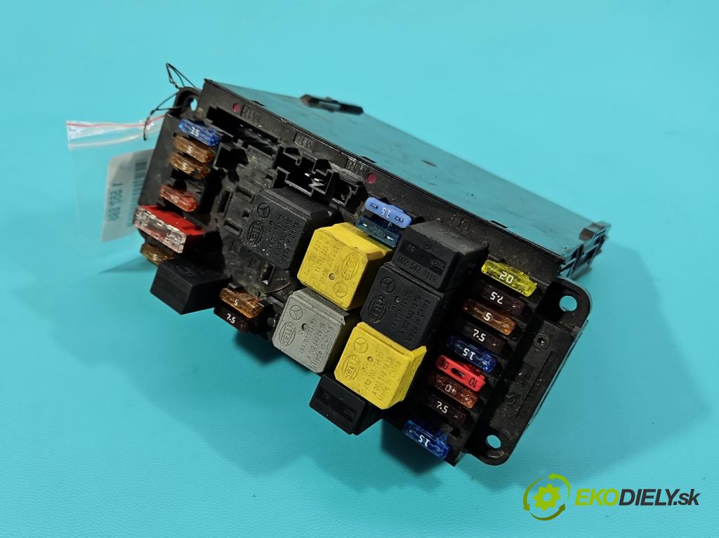 Mercedes C W203 2000-2007 1.8 kompressor 143 HP manual 105 kW 1796 cm3 4- skrinka poistka 2039060005 (Poistková skrinka)