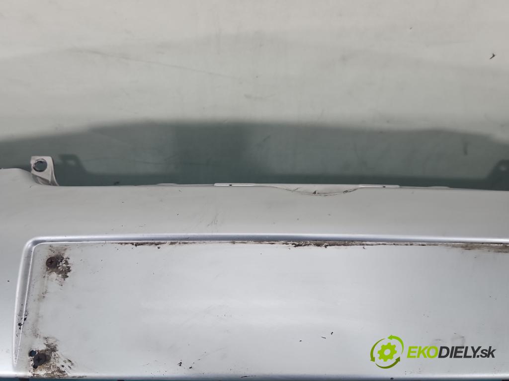 Vw Golf V 2003-2009 1.4 FSI 90 HP manual 66 kW 1390 cm3 5- nárazník predné 1K0807217 (Kľučka dverí ostatné)