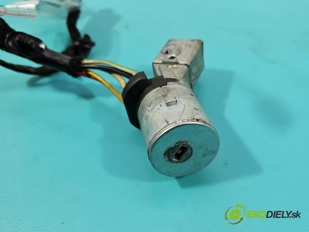 Peugeot 307 2.0 hdi 109 HP manual 80 kW 1997 cm3 5- Spínačka  (Spínacia skrinka)