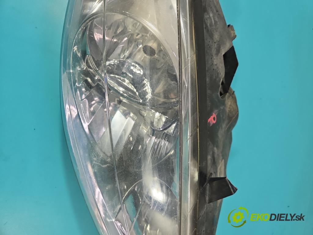 Peugeot 307 2.0 hdi 109 HP manual 80 kW 1997 cm3 5- Reflektor: pravý  (Svetlo predné pravé)