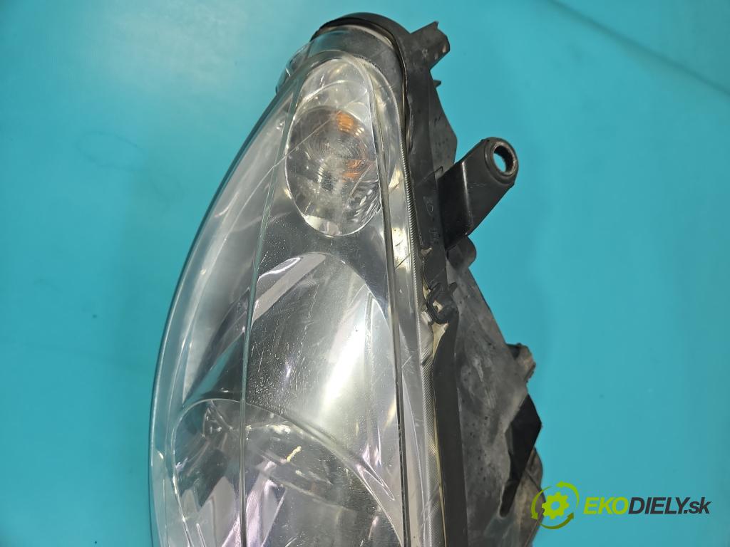 Peugeot 307 2.0 hdi 109 HP manual 80 kW 1997 cm3 5- Reflektor: pravý  (Svetlo predné pravé)