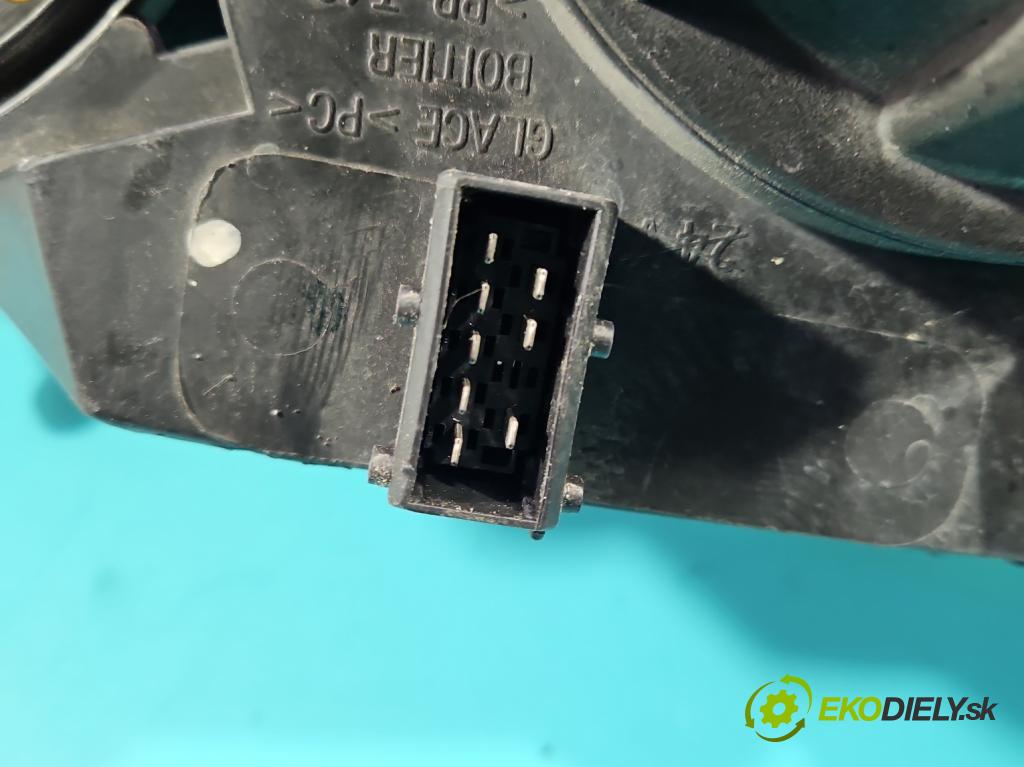 Peugeot 307 2.0 hdi 109 HP manual 80 kW 1997 cm3 5- Reflektor: ľavý (Kľučka dverí ostatné)