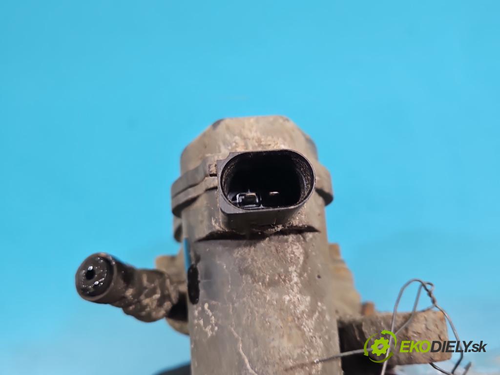 Audi A4 B8 2007-2015 2.0 tdi 136hp manual 100 kW 1968 cm3 4- brzdič zadní pravý  (Klika dveří ostatní)