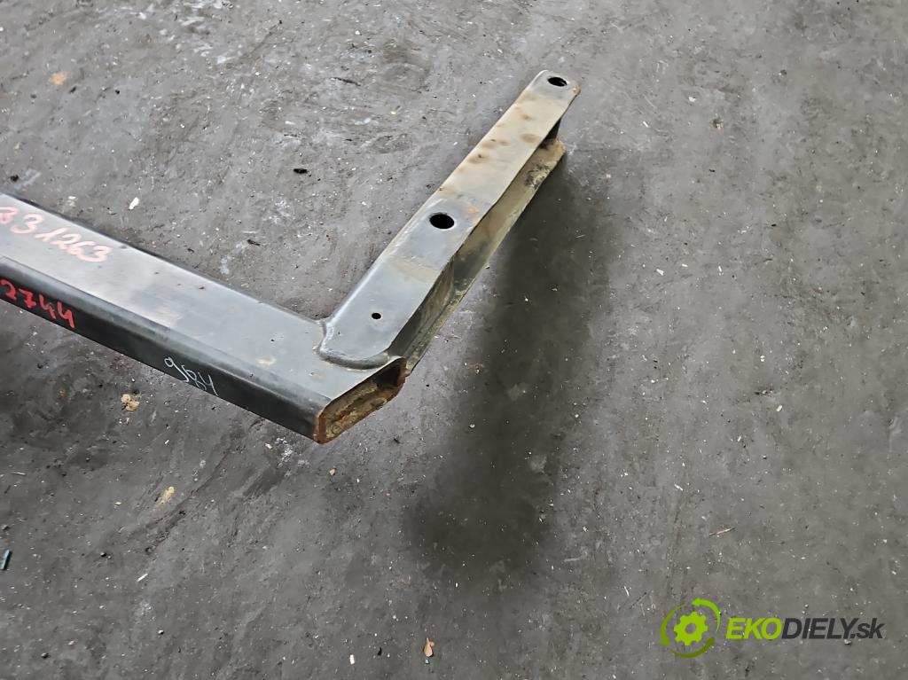 Audi A4 B8 2007-2015 2.0 tdi 136 HP manual 100 kW 1968 cm3 4- Hák: vlečení: 8T0800491D (Ťažné zariadenie)