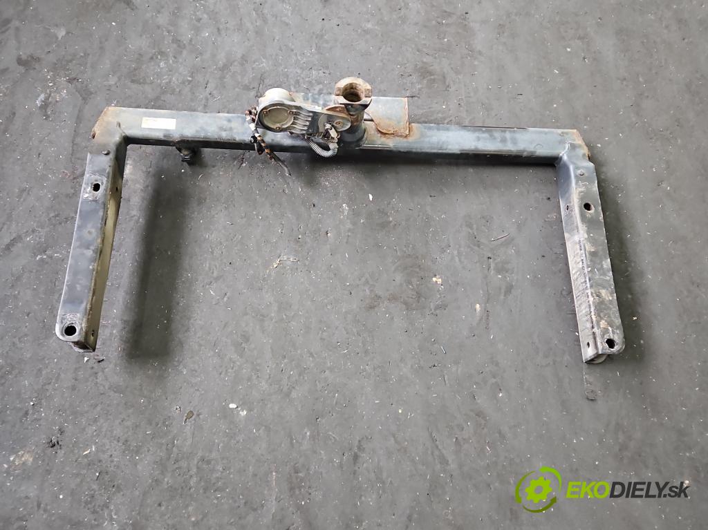 Audi A4 B8 2007-2015 2.0 tdi 136 HP manual 100 kW 1968 cm3 4- Hák: vlečení: 8T0800491D (Ťažné zariadenie)