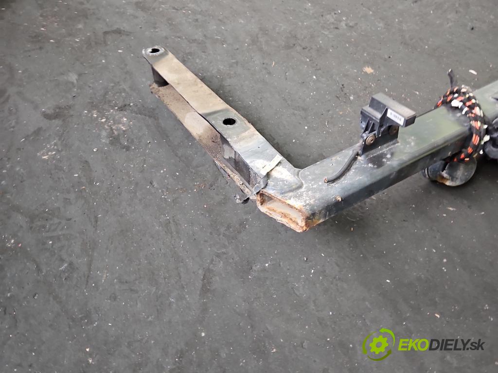 Audi A4 B8 2007-2015 2.0 tdi 136 HP manual 100 kW 1968 cm3 4- Hák: vlečení: 8T0800491D (Ťažné zariadenie)