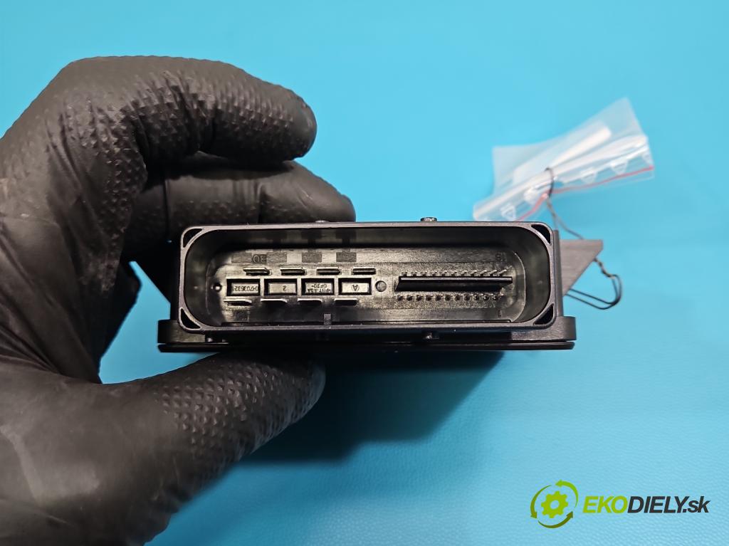 Audi A4 B8 2007-2015 2.0 tdi 136hp manual 100 kW 1968 cm3 4- řídící jednotka 8K0907801H