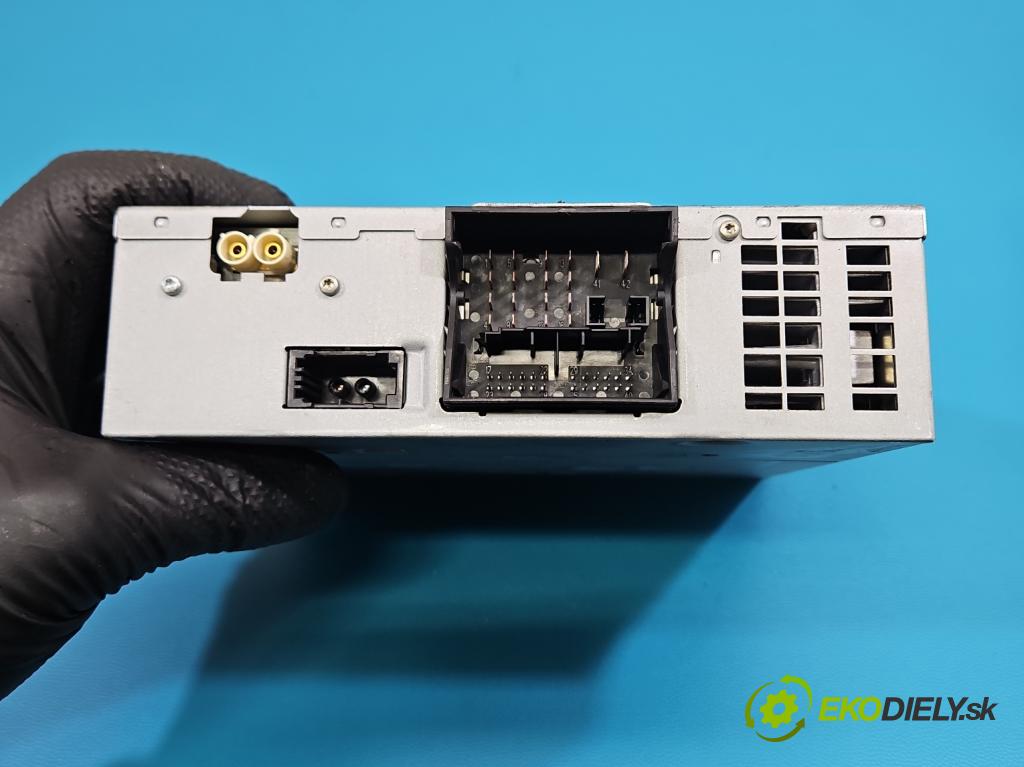 Audi A4 B8 2007-2015 2.0 tdi 136hp manual 100 kW 1968 cm3 4- Radio továrna: 4F0035053B