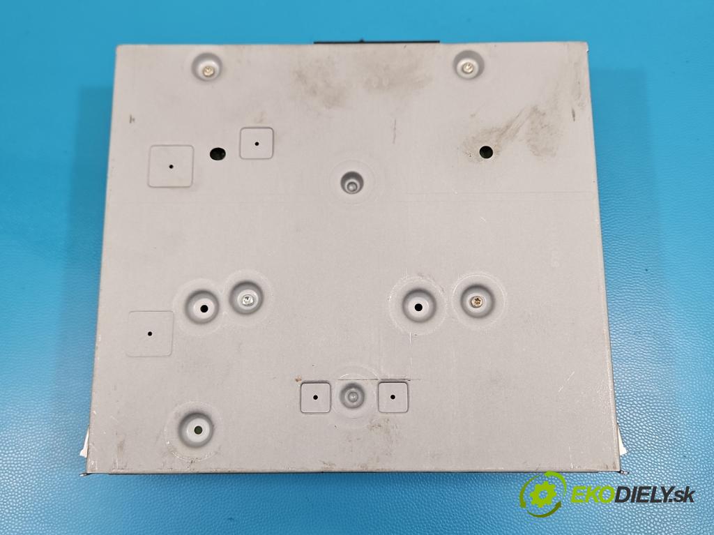 Audi A4 B8 2007-2015 2.0 tdi 136hp manual 100 kW 1968 cm3 4- Radio továrna: 4F0035053B