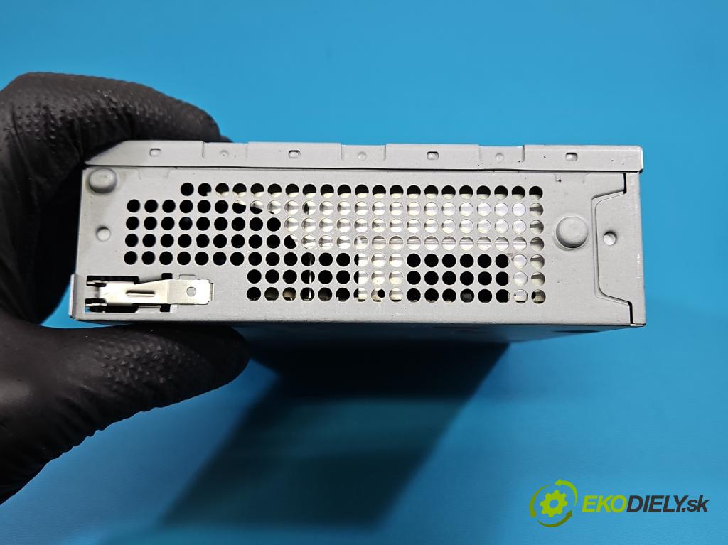 Audi A4 B8 2007-2015 2.0 tdi 136hp manual 100 kW 1968 cm3 4- Radio továrna: 4F0035053B