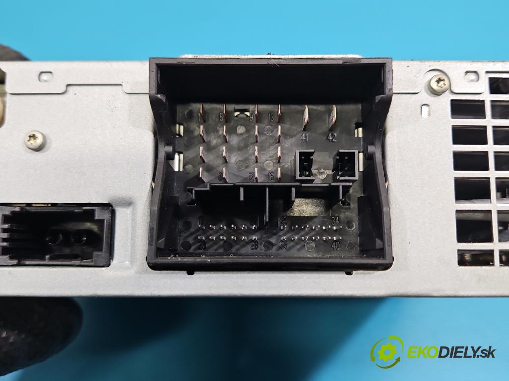 Audi A4 B8 2007-2015 2.0 tdi 136hp manual 100 kW 1968 cm3 4- Radio továrna: 4F0035053B