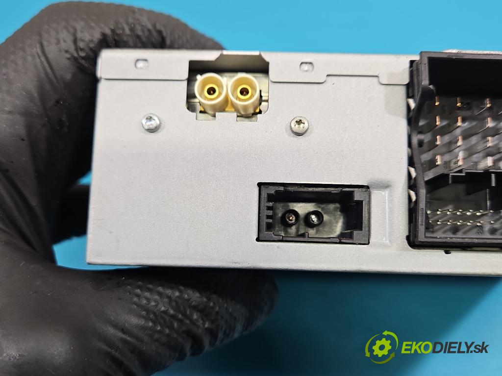 Audi A4 B8 2007-2015 2.0 tdi 136hp manual 100 kW 1968 cm3 4- Radio továrna: 4F0035053B