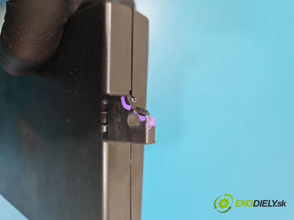 Vw Passat B6 2005-2010 2.0 FSI 150 HP manual 110 kW 1984 cm3 4- riadiaca jednotka ostatné 3C0035729B