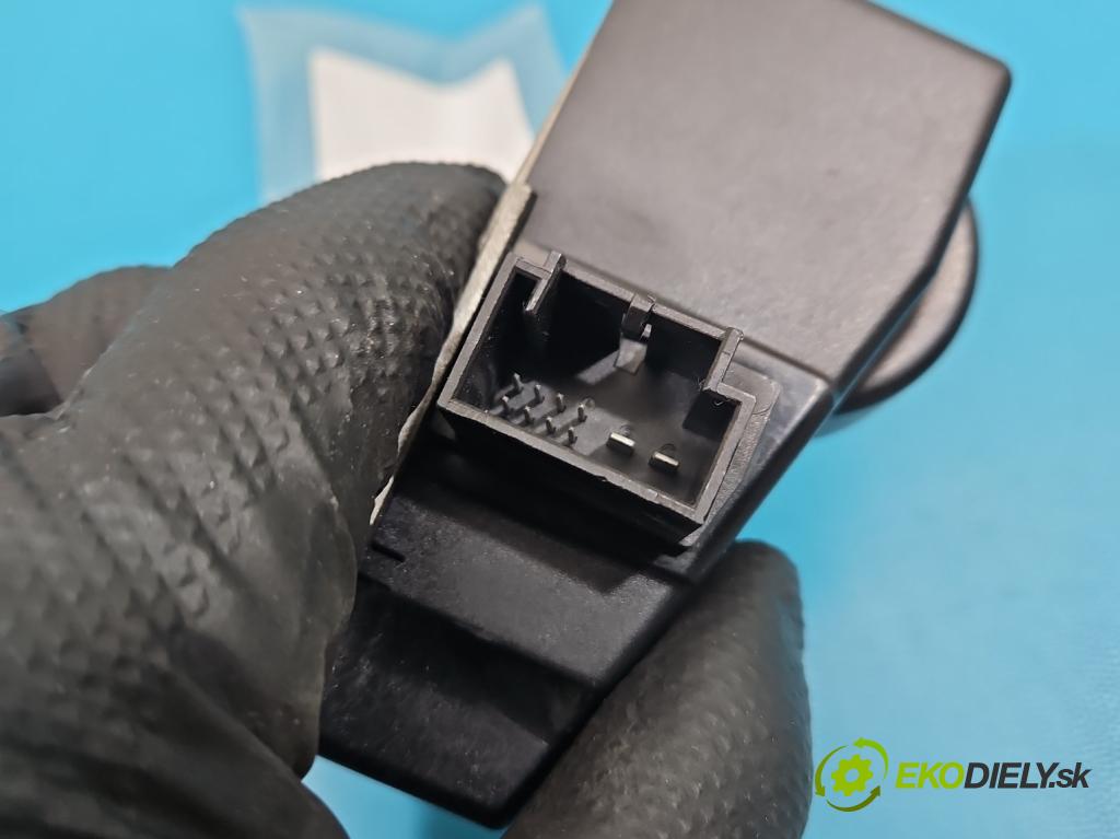 Vw Passat B6 2005-2010 2.0 FSI 150 HP manual 110 kW 1984 cm3 4- Blokáda: řízení: 3C0905861A (Riadenie ostatné)