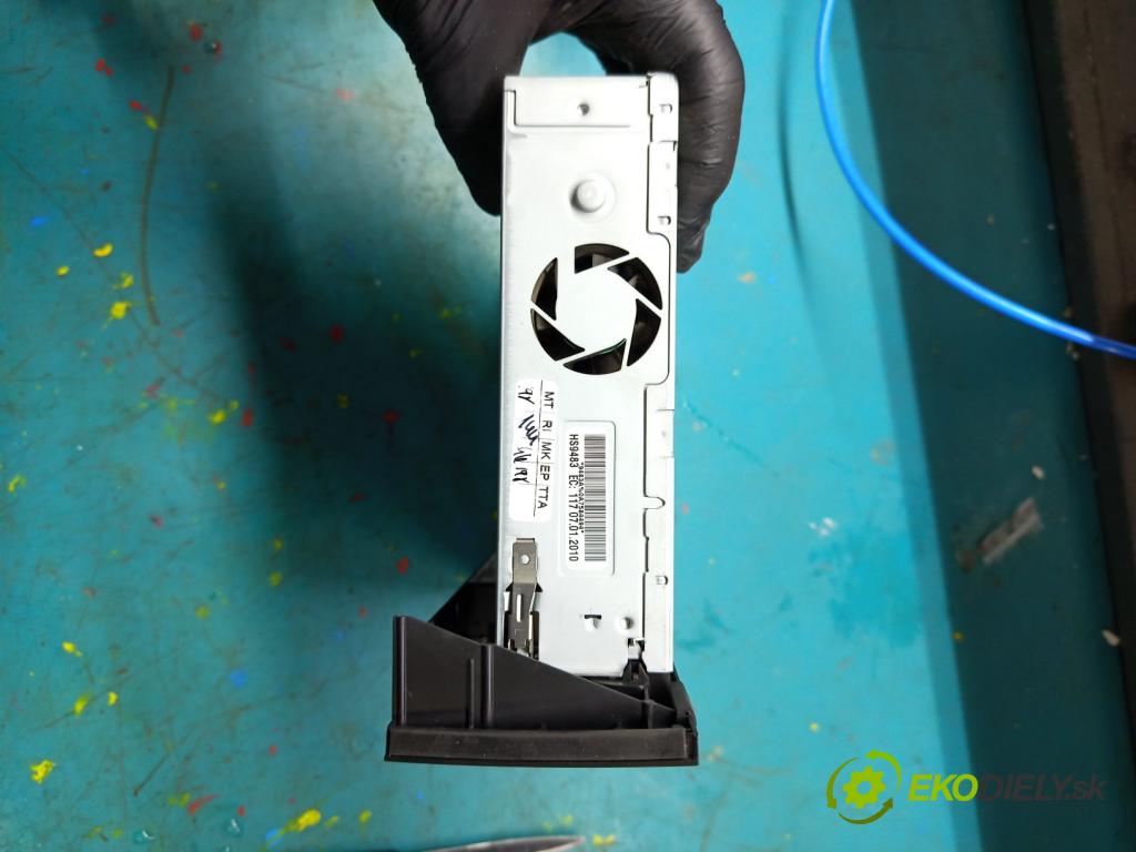 Audi A4 B8 2007-2015 2.0 tdi 136 HP manual 100 kW 1968 cm3 4- Navigácia: čítačka 8T1035666E