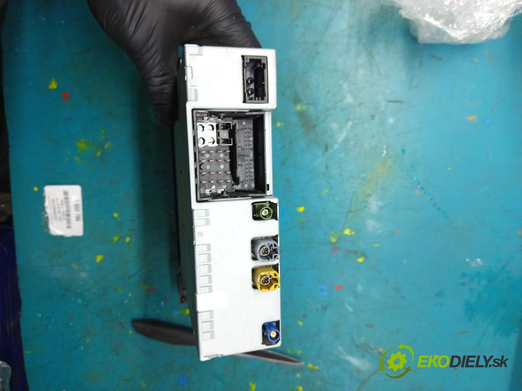 Audi A4 B8 2007-2015 2.0 tdi 136 HP manual 100 kW 1968 cm3 4- Navigácia: čítačka 8T1035666E