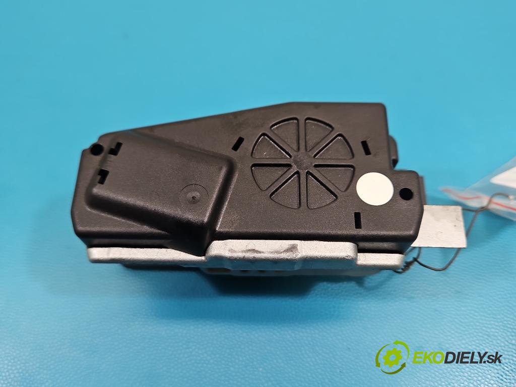 Audi A4 B8 2007-2015 2.0 tdi 136 HP manual 100 kW 1968 cm3 4- Blokáda: řízení: 8K0905852D (Riadenie ostatné)