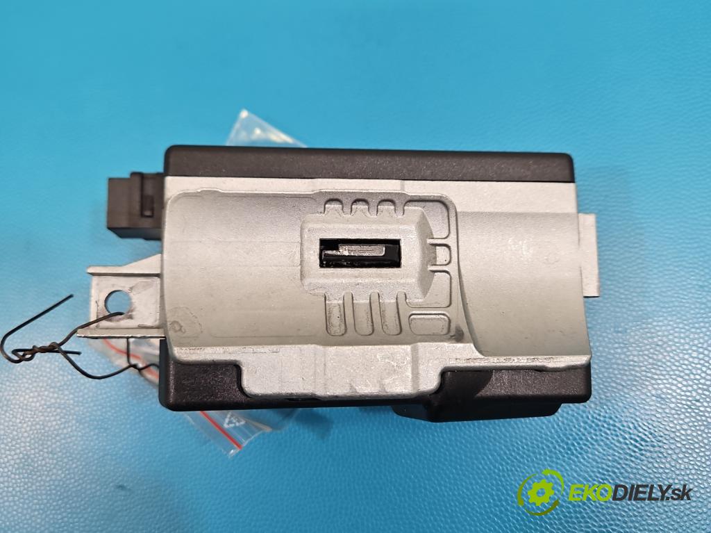 Audi A4 B8 2007-2015 2.0 tdi 136 HP manual 100 kW 1968 cm3 4- Blokáda: řízení: 8K0905852D (Riadenie ostatné)