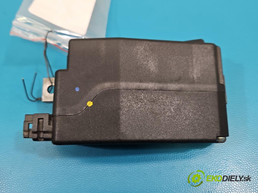 Audi A4 B8 2007-2015 2.0 tdi 136 HP manual 100 kW 1968 cm3 4- Blokáda: řízení: 8K0905852D (Riadenie ostatné)