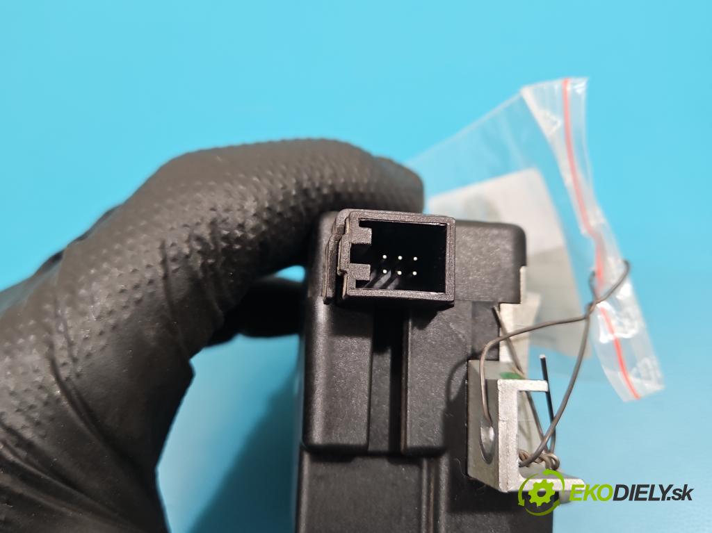 Audi A4 B8 2007-2015 2.0 tdi 136 HP manual 100 kW 1968 cm3 4- Blokáda: řízení: 8K0905852D (Riadenie ostatné)