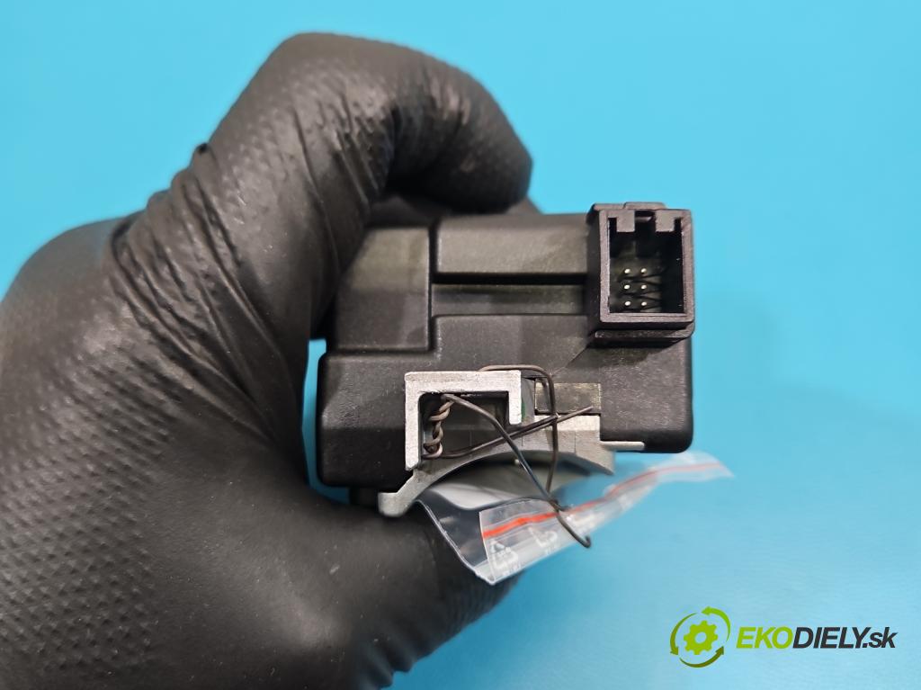 Audi A4 B8 2007-2015 2.0 tdi 136 HP manual 100 kW 1968 cm3 4- Blokáda: řízení: 8K0905852D (Riadenie ostatné)