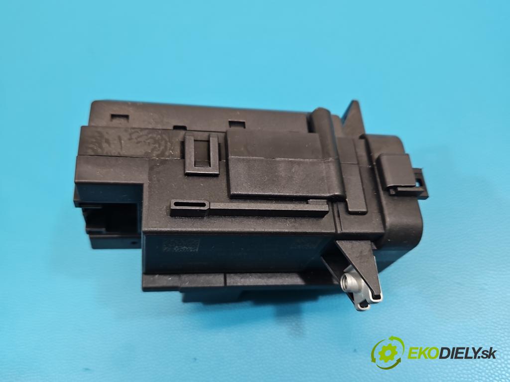 Audi A4 B8 2007-2015 2.0 tdi 136 HP manual 100 kW 1968 cm3 4- Spínačka 8K0909131D (Spínacia skrinka)