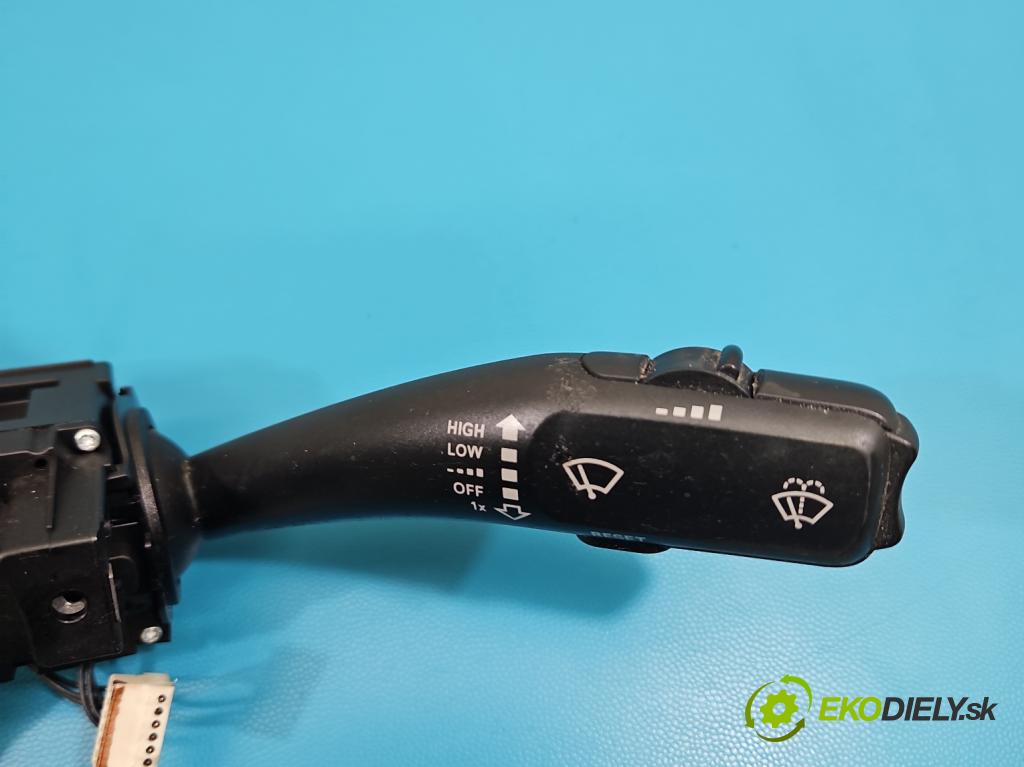 Audi A4 B8 2007-2015 2.0 tdi 136 HP manual 100 kW 1968 cm3 4- prepínač komplex: 8K0953502BD (Prepínacie páčky pod volantom)