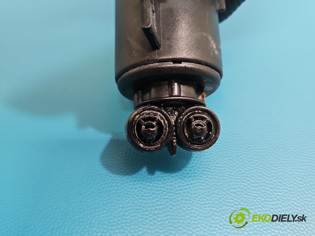 Audi A4 B8 2007-2015 2.0 tdi 136 HP manual 100 kW 1968 cm3 4- ostrekovač reflektor: ľavý 8K0955101A (Motorček ostrekovačov)