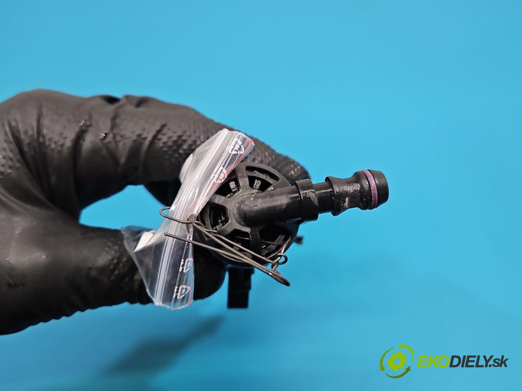 Audi A4 B8 2007-2015 2.0 tdi 136 HP manual 100 kW 1968 cm3 4- ostrekovač reflektor: pravý 8K0955102B