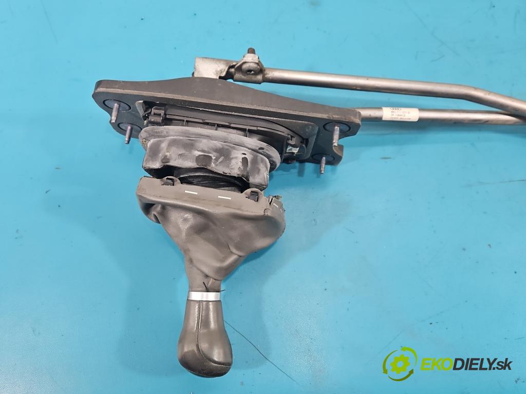 Audi A4 B8 2007-2015 2.0 tdi 136 HP manual 100 kW 1968 cm3 4- Páka: Změny: stupeň,rýchlosť 8K0711025K (Rýchlostná páka (kulisa))