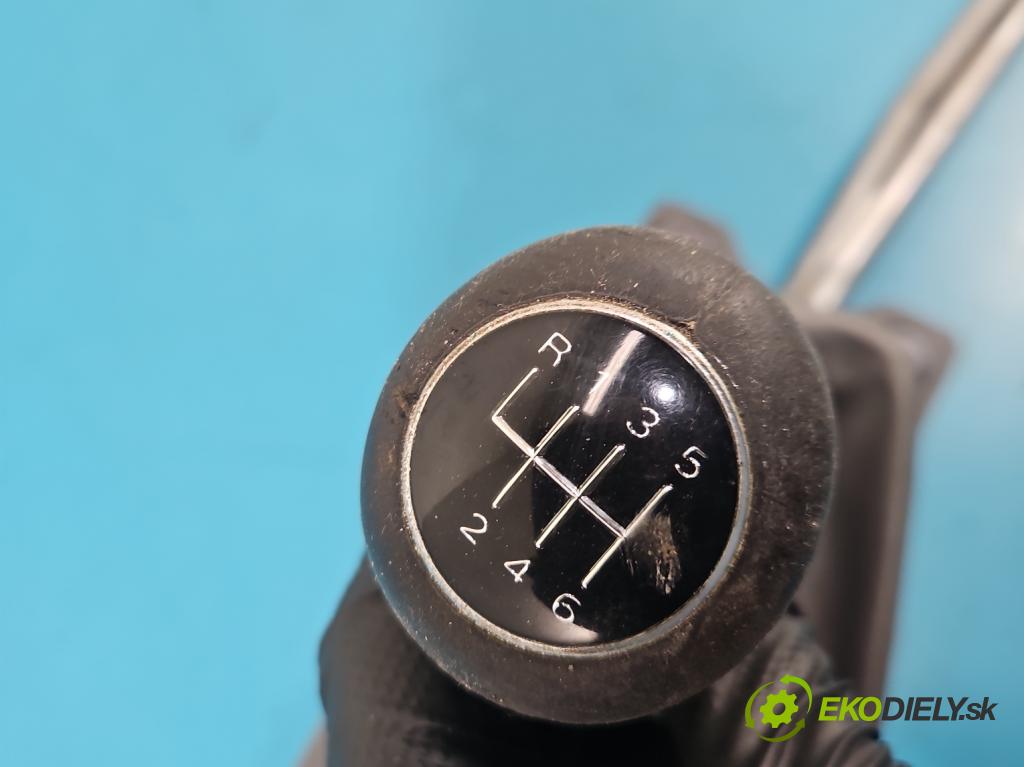 Audi A4 B8 2007-2015 2.0 tdi 136 HP manual 100 kW 1968 cm3 4- Páka: Změny: stupeň,rýchlosť 8K0711025K (Rýchlostná páka (kulisa))