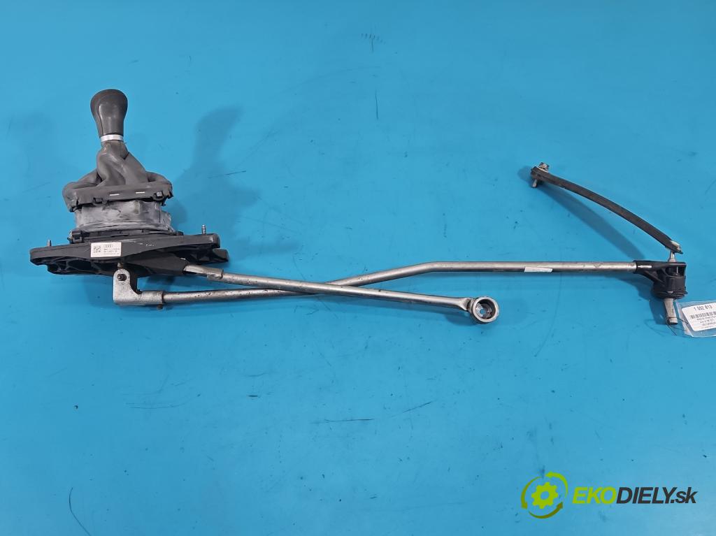 Audi A4 B8 2007-2015 2.0 tdi 136 HP manual 100 kW 1968 cm3 4- Páka: Změny: stupeň,rýchlosť 8K0711025K (Rýchlostná páka (kulisa))