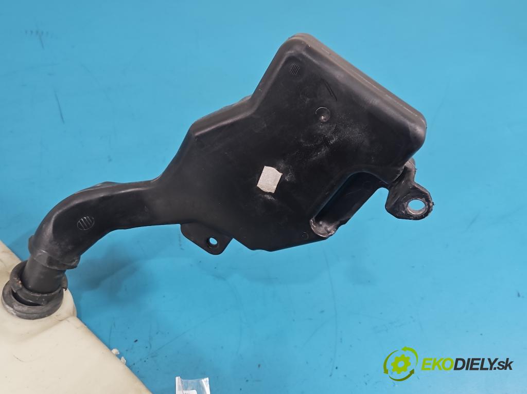 Audi A4 B8 2007-2015 2.0 tdi 136 HP manual 100 kW 1968 cm3 4- nádržka tekutina: ostrekovačov 8Y0955453C