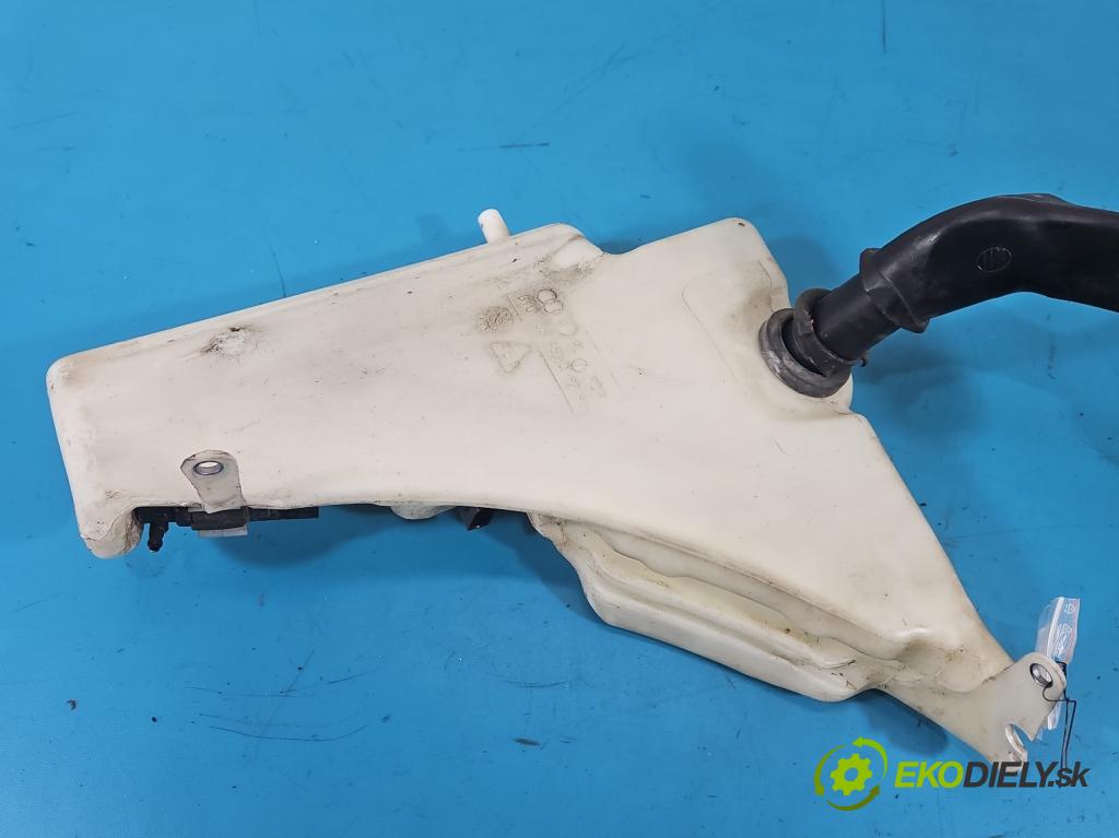 Audi A4 B8 2007-2015 2.0 tdi 136 HP manual 100 kW 1968 cm3 4- nádržka tekutina: ostrekovačov 8Y0955453C