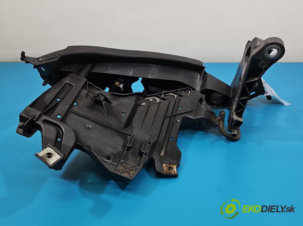 Audi A4 B8 2007-2015 2.0 tdi 136 HP manual 100 kW 1968 cm3 4- lišta pod svetlami 8K0805607A