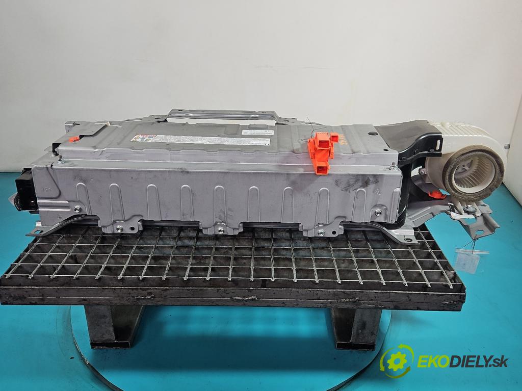 Toyota Auris II 2012-2018 1.8 hybrid 99 hp automatic 73 kW 1798 cm3 5- batéria G9280-12020