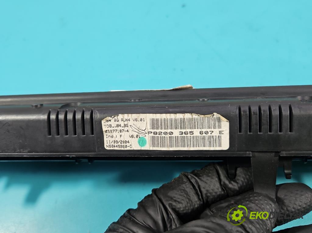 Renault Scenic II 2003-2009 1.6 16V 113 HP manual 83 kW 1598 cm3 5- prístrojovka/ budíky P8200365607E (Prístrojová doska)