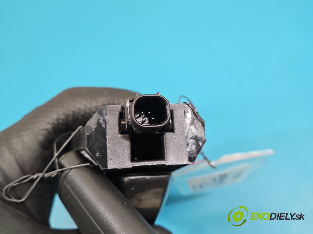 Skoda Kamiq 1.0 TSI 116 HP automatic 85 kW 999 cm3 5- rukoväť predné ľavé mimo:  (Kľučka dverí vonkajšia predná ľavá)