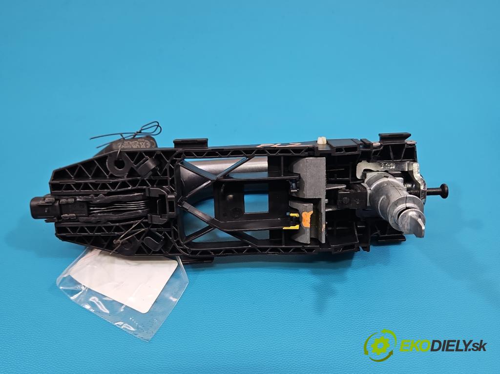 Skoda Kamiq 1.0 TSI 116 HP automatic 85 kW 999 cm3 5- rukoväť predné ľavé mimo:  (Kľučka dverí vonkajšia predná ľavá)