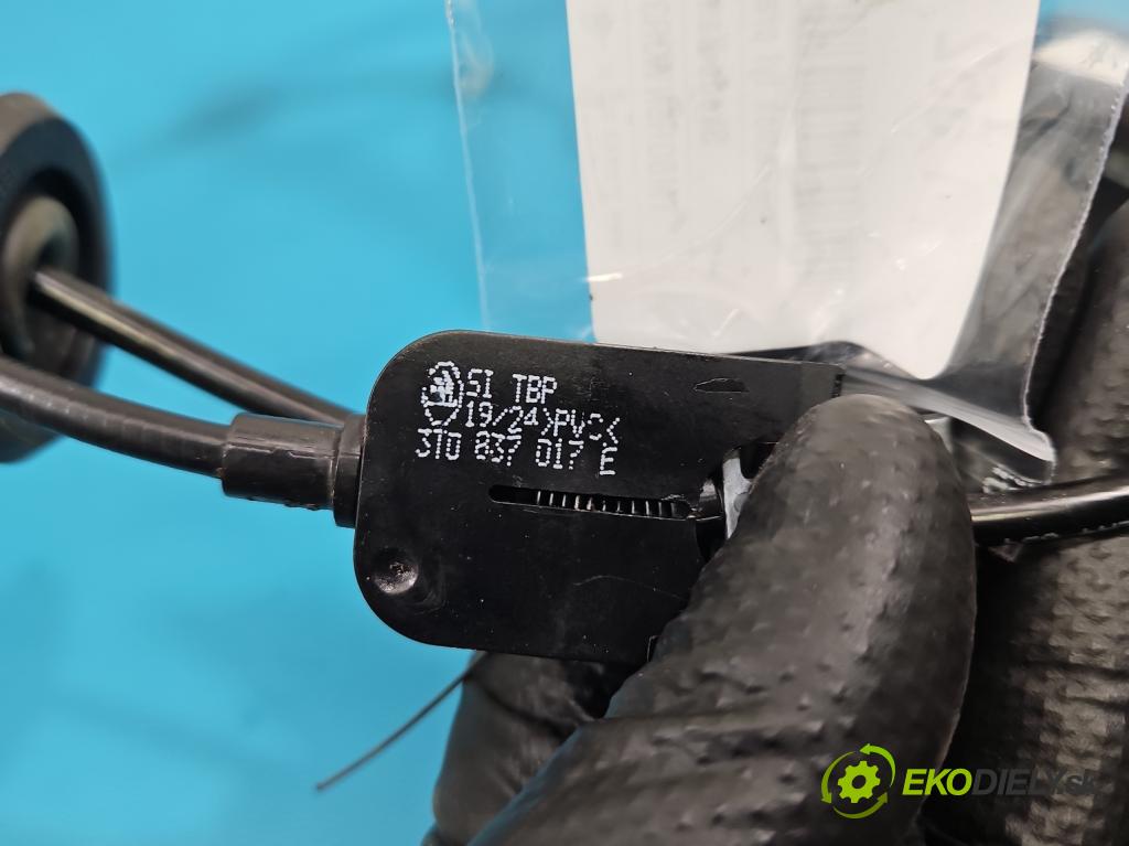 Skoda Kamiq 1.0 TSI 116 hp automatic 85 kW 999 cm3 5- zámek zadní pravý 10A839016B